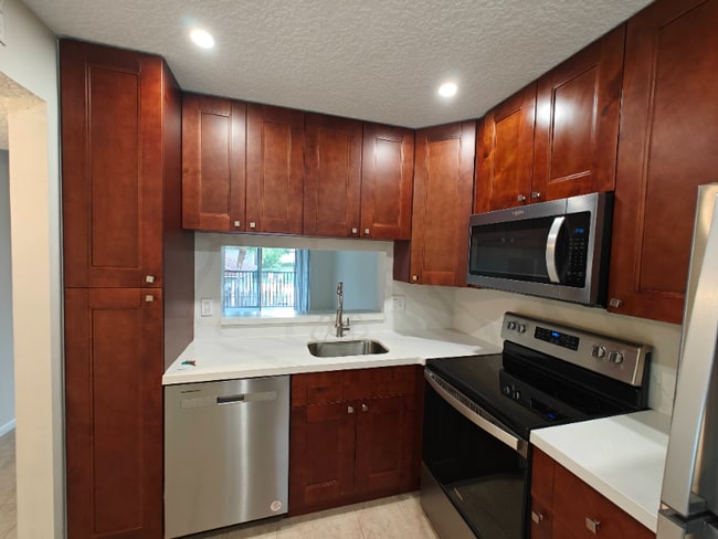 Photo - 8770 Royal Palm Blvd Unidad 203