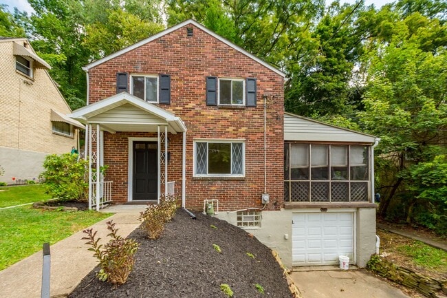 Building Photo - AVAILABLE SEPT 1ST!! GORGEOUS 2 BEDROOM IN PENN HILLS!!