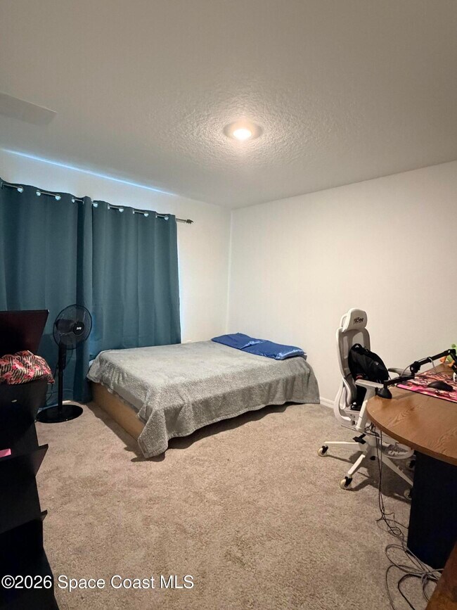 Photo - 341 Titan Rd SE