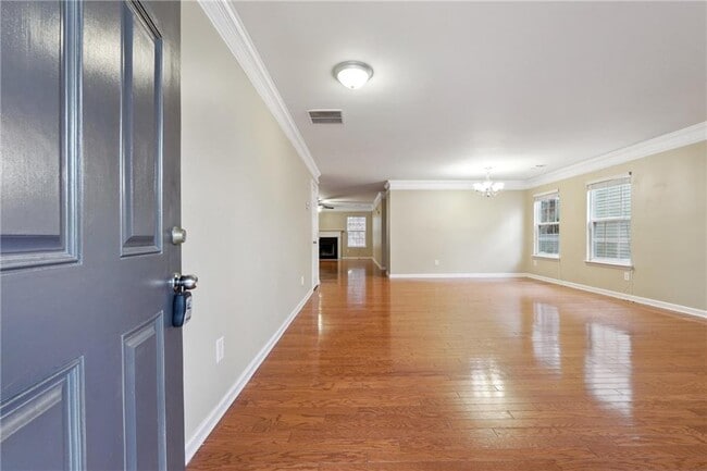 Photo - 3050 Centerglen Ln