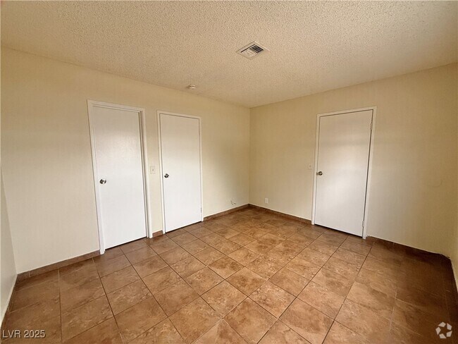 Building Photo - 2420 Ellis St Rental