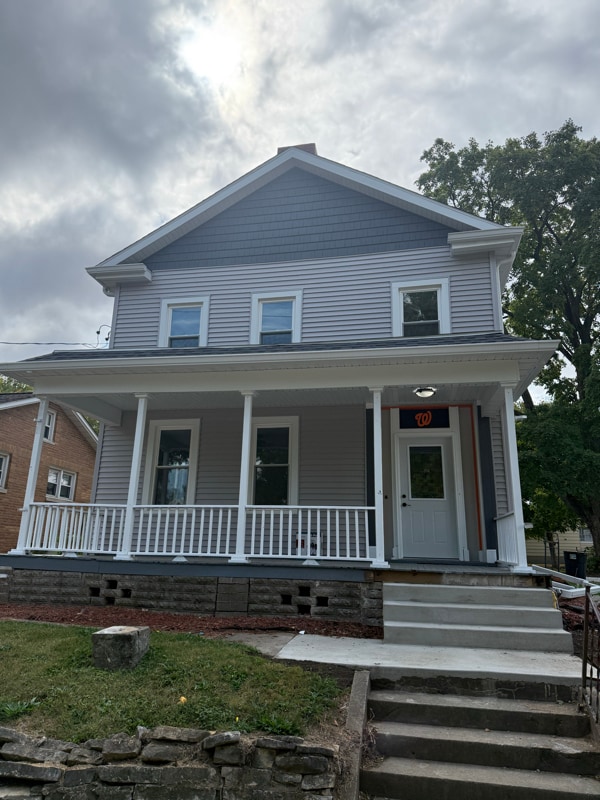 Building Photo - 104 E Jefferson St Rental