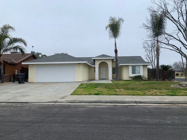 3 Bedroom, 2 Bath home in North Hanford - 3 Bedroom, 2 Bath home in North Hanford