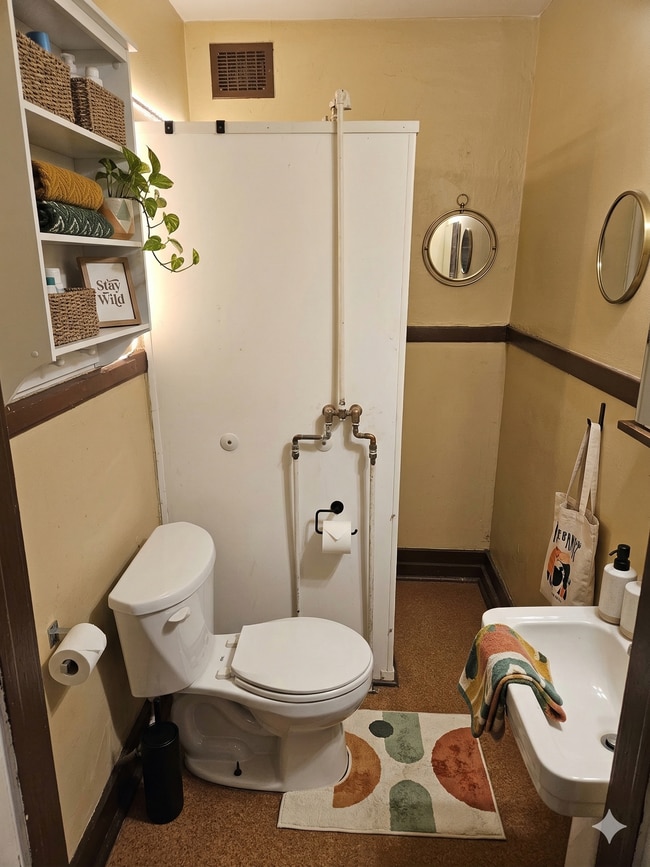 Photo - 452 W Doty St Unit 1