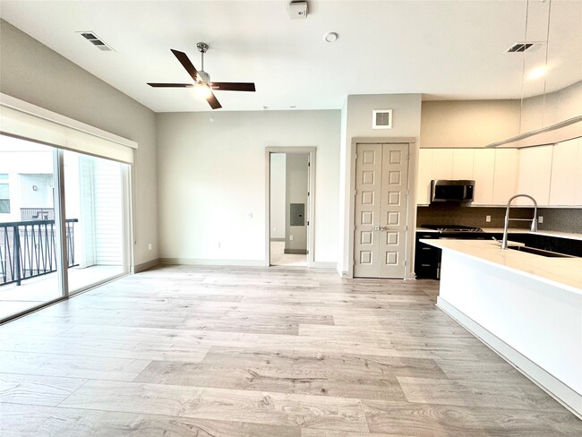 Building Photo - 401 W 25th St Unit 1475 Rental