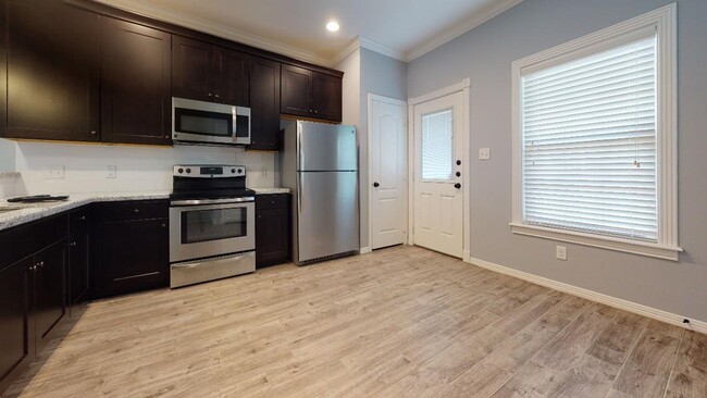 1 room available in 4/4 Gorgeous Condo - 1 room available in 4/4 Gorgeous Condo