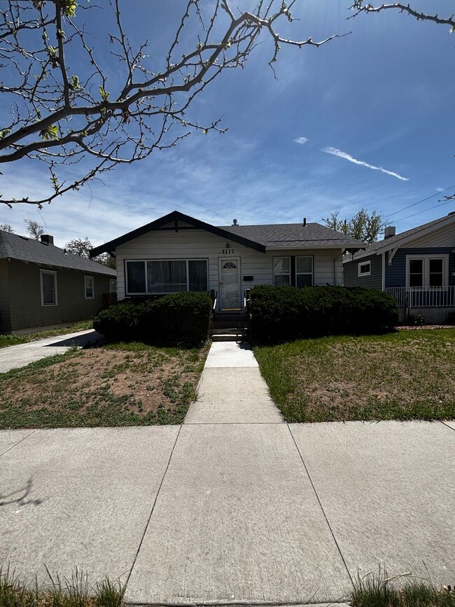 Building Photo - 3 Bedroom 2 Bathroom Home Near FE Warren & Frontier Park