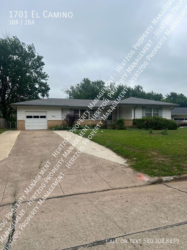 Building Photo - 1701 El Camino St