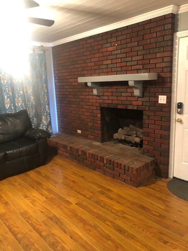 Photo - 4 Bed / 2.5 Bath