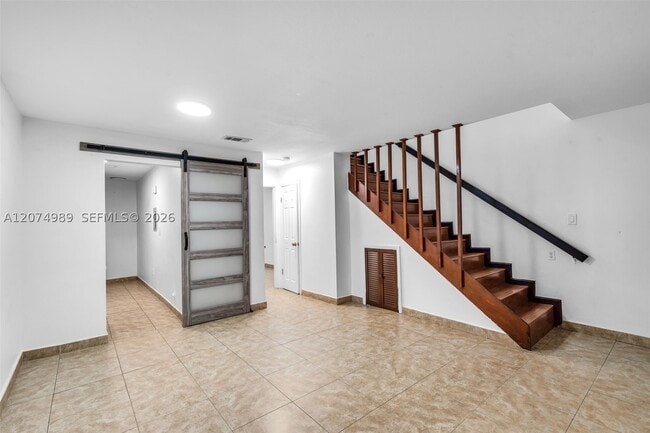 Photo - 627 W 68th St