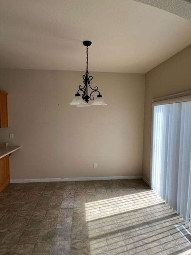 Photo - 3 BEDROOM TOWNHOME/ FENCED YARD/ ATTACHED GARAGE