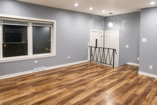 Photo - 332 W 100th St