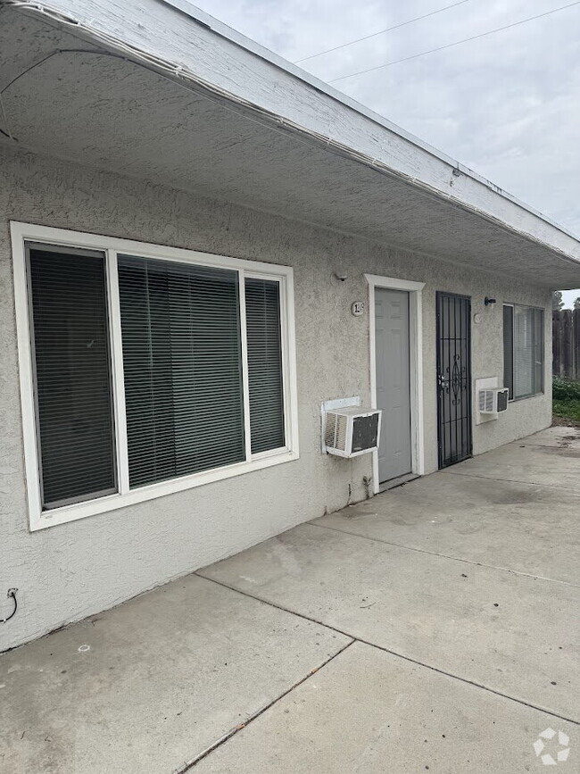 Building Photo - Charming Studio Apartment in Atwater!