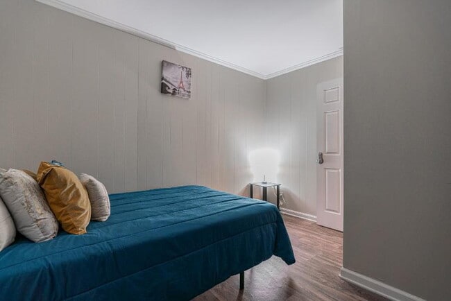 Photo - THE KNOLLVIEW | Spacious updated home just a 5-minute walk to bus 186, offering convenient and co...
