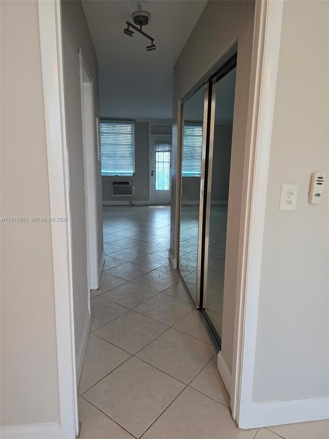 Photo - 441 Collins Ave Unit 19