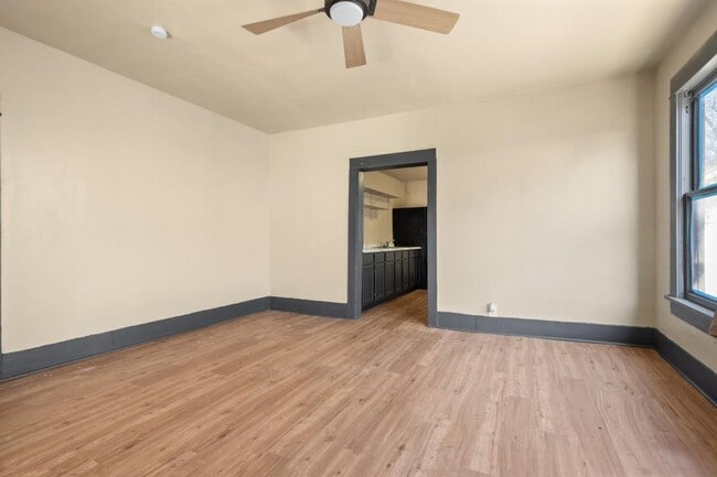 Photo - 213 6th Ave NW