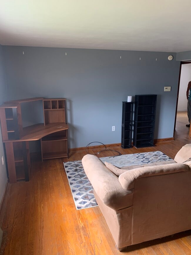 Building Photo - 35 Locust Ave Rental