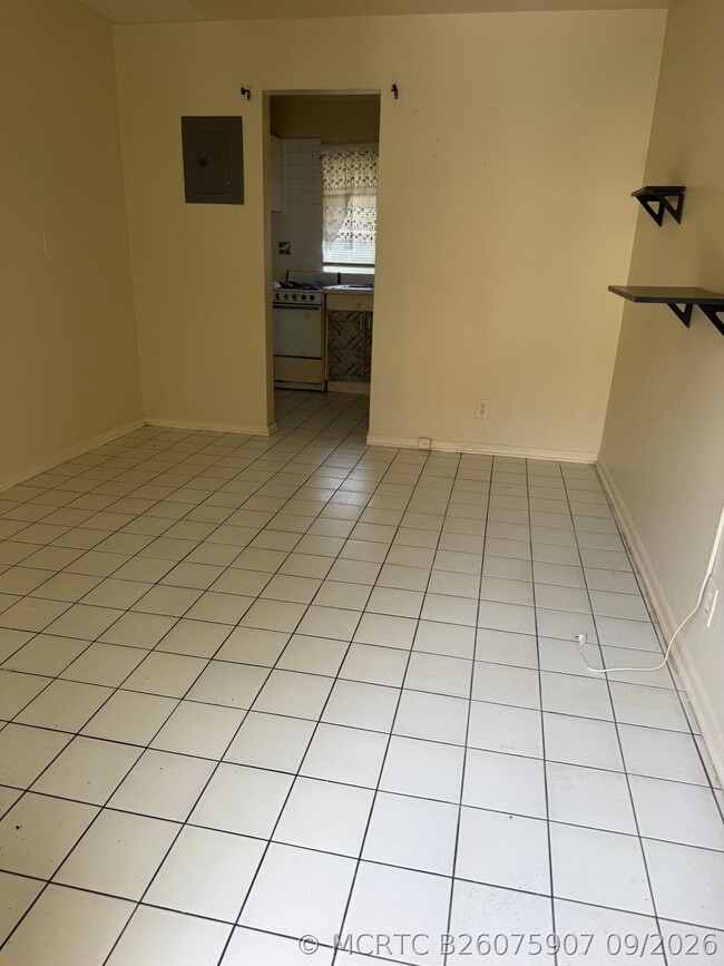 Building Photo - 1044 NE 16th Terrace Unit 1-4