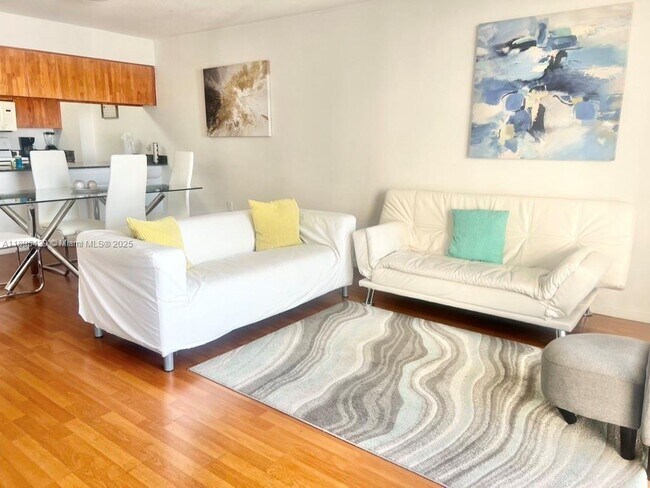 Building Photo - 1200 Brickell Bay Dr Unit 3222