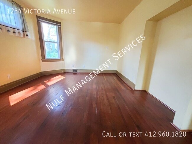 Photo - 1254 Victoria Ave