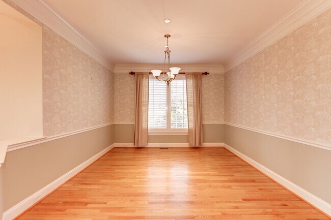 Photo - Lovely and Sought After Home for Rent in t...