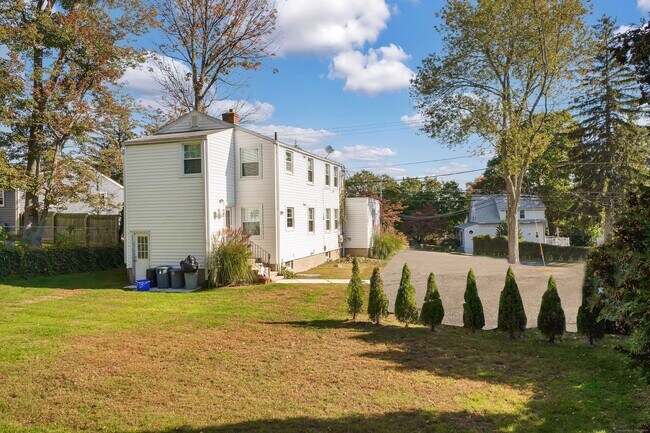 Photo - 981 Black Rock Tpke