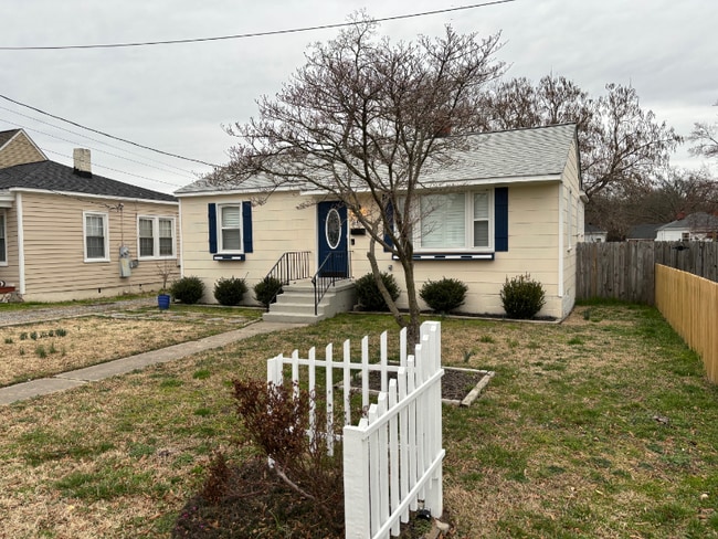 Photo - 5403 Bloomingdale Ave