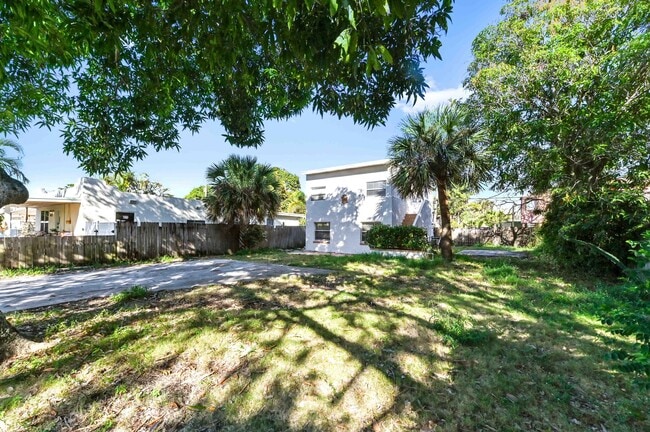 Photo - 515 Putnam Rd