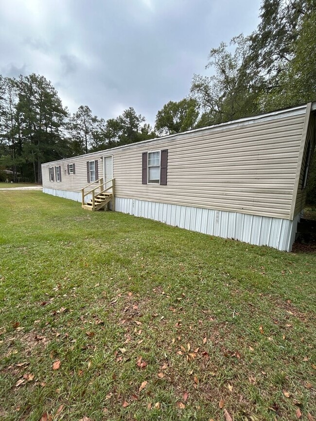 Building Photo - 209 McQueen St