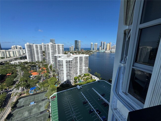 Photo - 3530 Mystic Pointe Dr Unidad 2709
