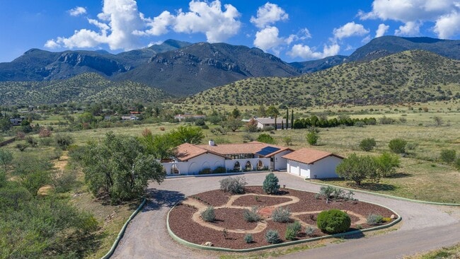 Building Photo - Mountain Views Rental