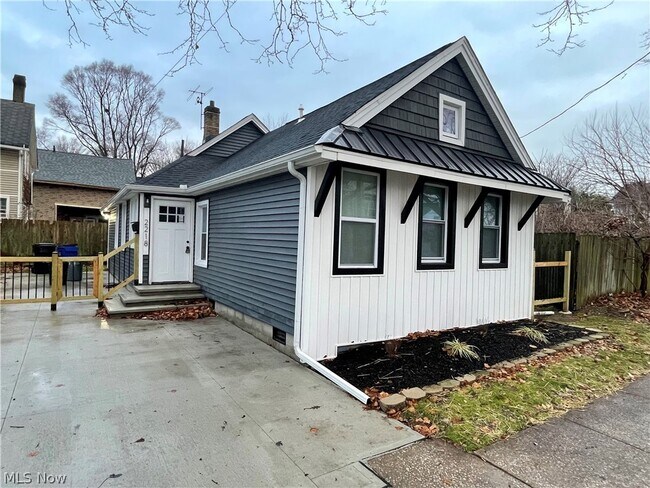 Photo - 2218 W 30th St
