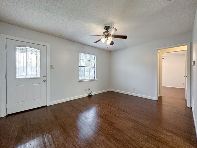 living room - 406 E Wells St