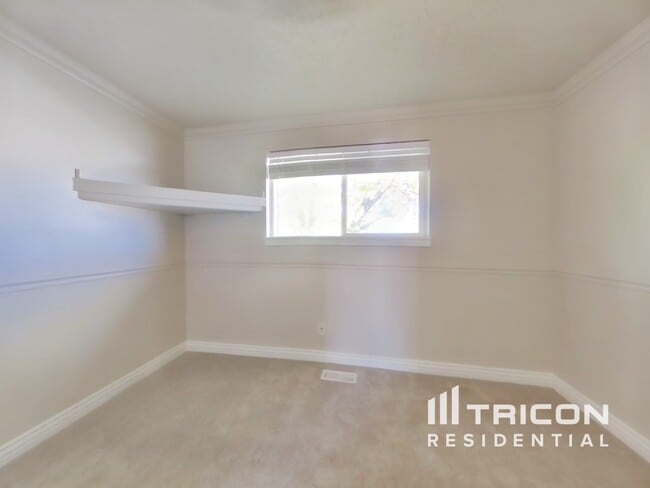 Photo - 1370 N 4700 W