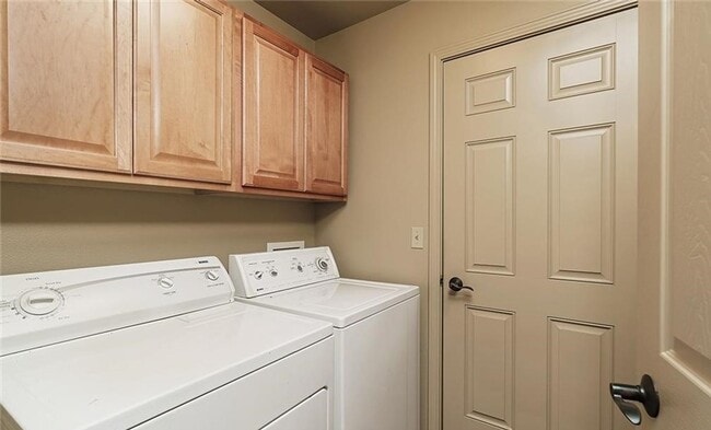 Photo - 4 bed 2 1/2 bath home!