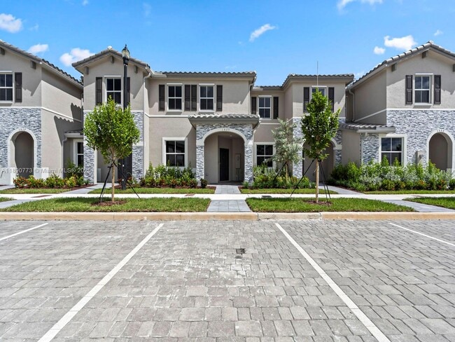 Building Photo - 1525 SE 27th Rd