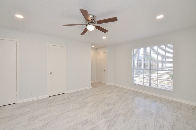 Photo - 8101 Amelia Rd