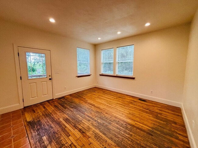 Photo - 625 Green St