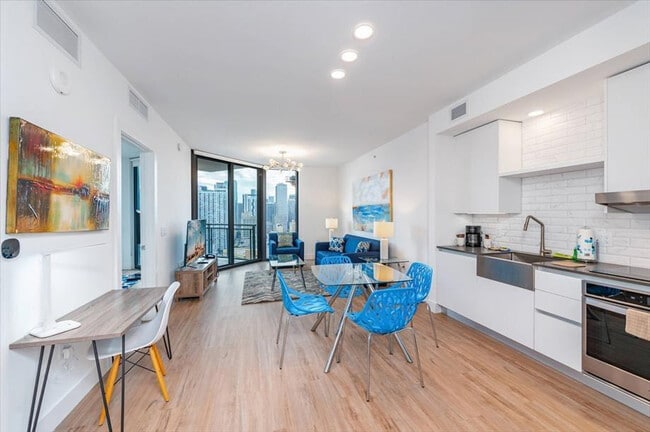 Photo - 460 NE 5th St Unidad ID1040097P