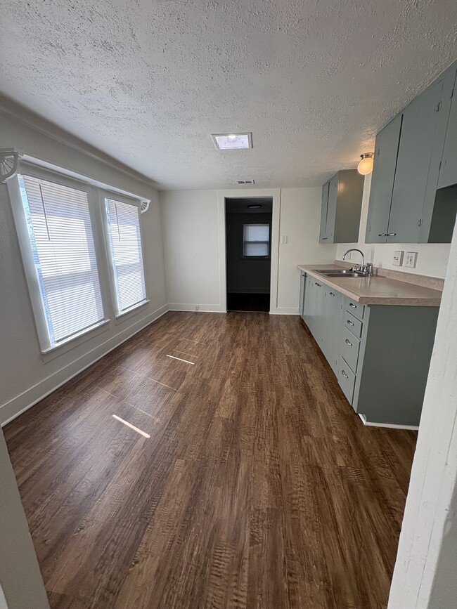 Photo - 1235 Ford St