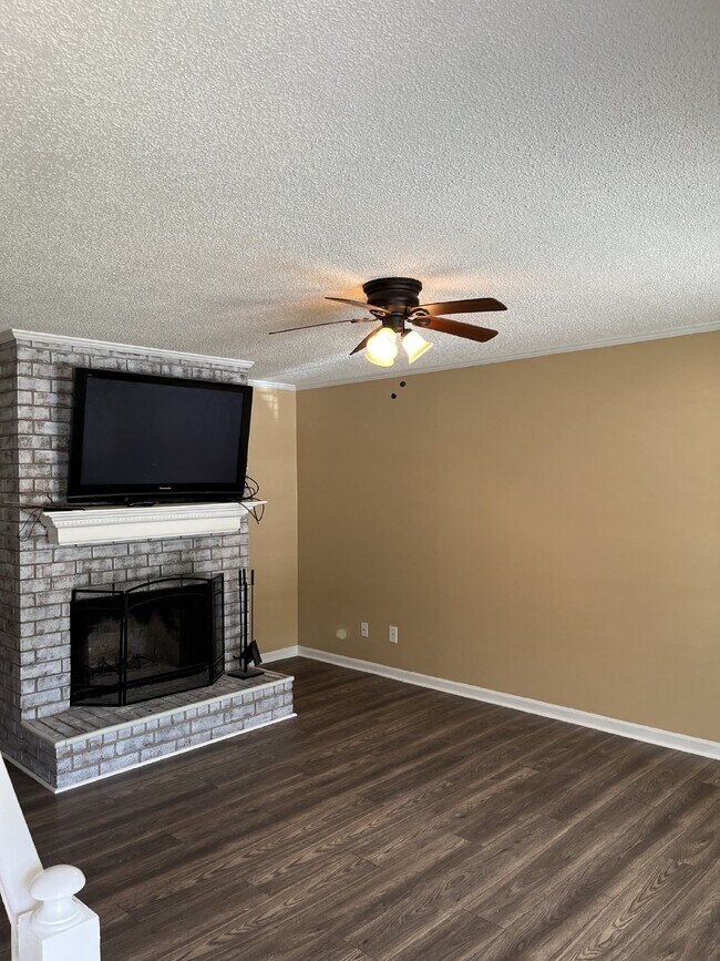 Photo - 1011 Silver Point Dr