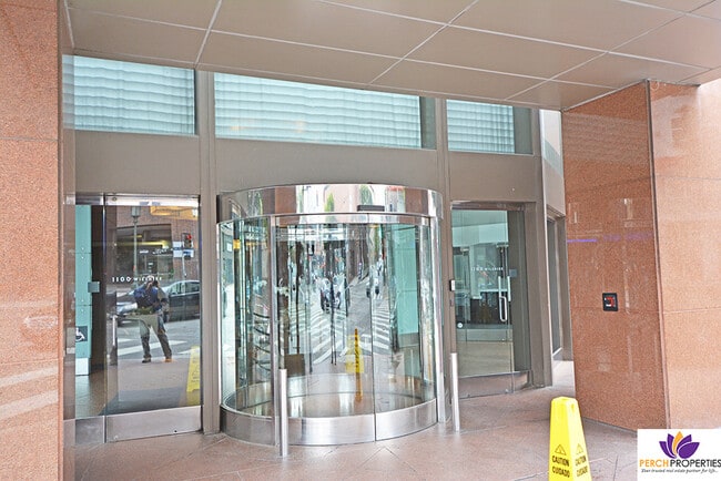 Photo - 1100 Wilshire Blvd Unidad 2703