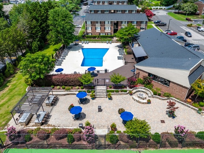 Photo - Duke Manor- Students save up to 10%!