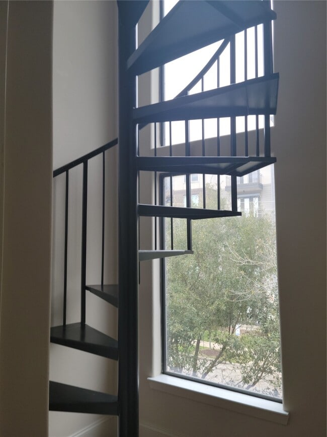 Photo - 703 St Charles St