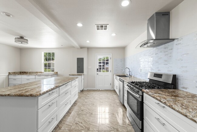 Photo - 1903 Pinewoods Way