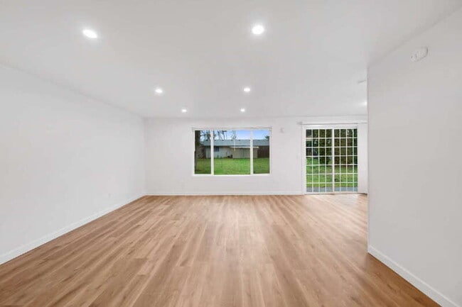 Photo - 9727 5th St NE Unit B