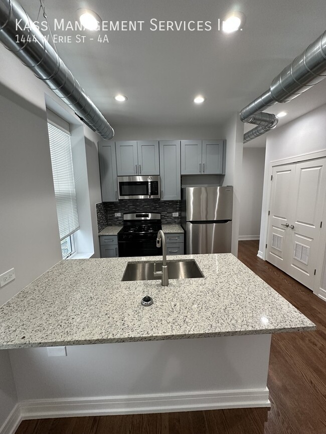 Photo - 1444 W Erie St Unit 4A