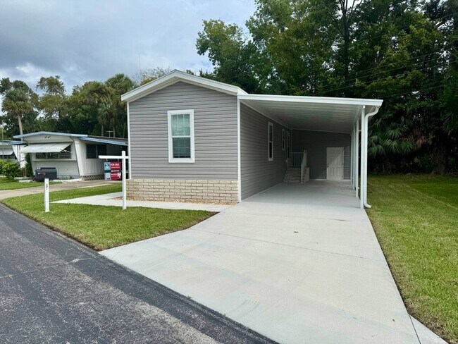 843 E Colonial Cir