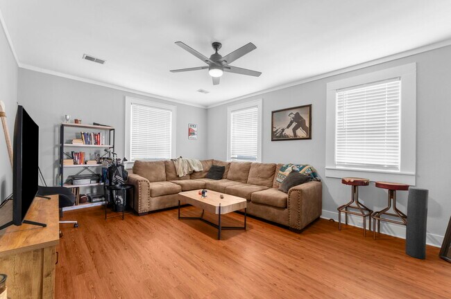 Photo - 2230 Sunnyside Ave Unit B