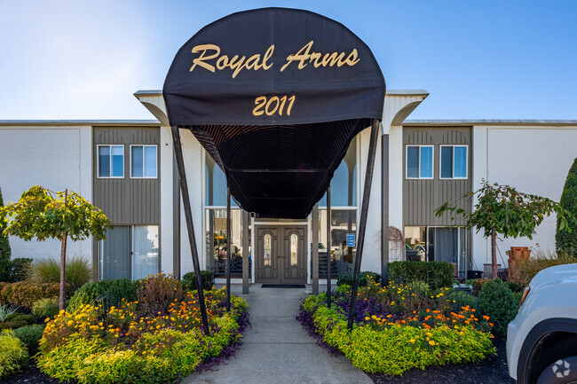 Building Photo - Royal Arms of Green Hills Rental